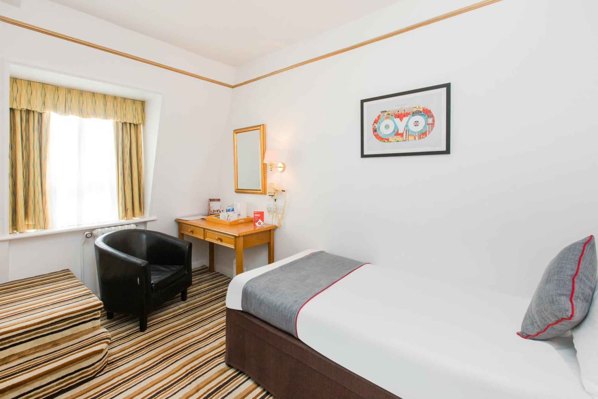 Oyo Stade Court Hotel Hythe  Exterior foto