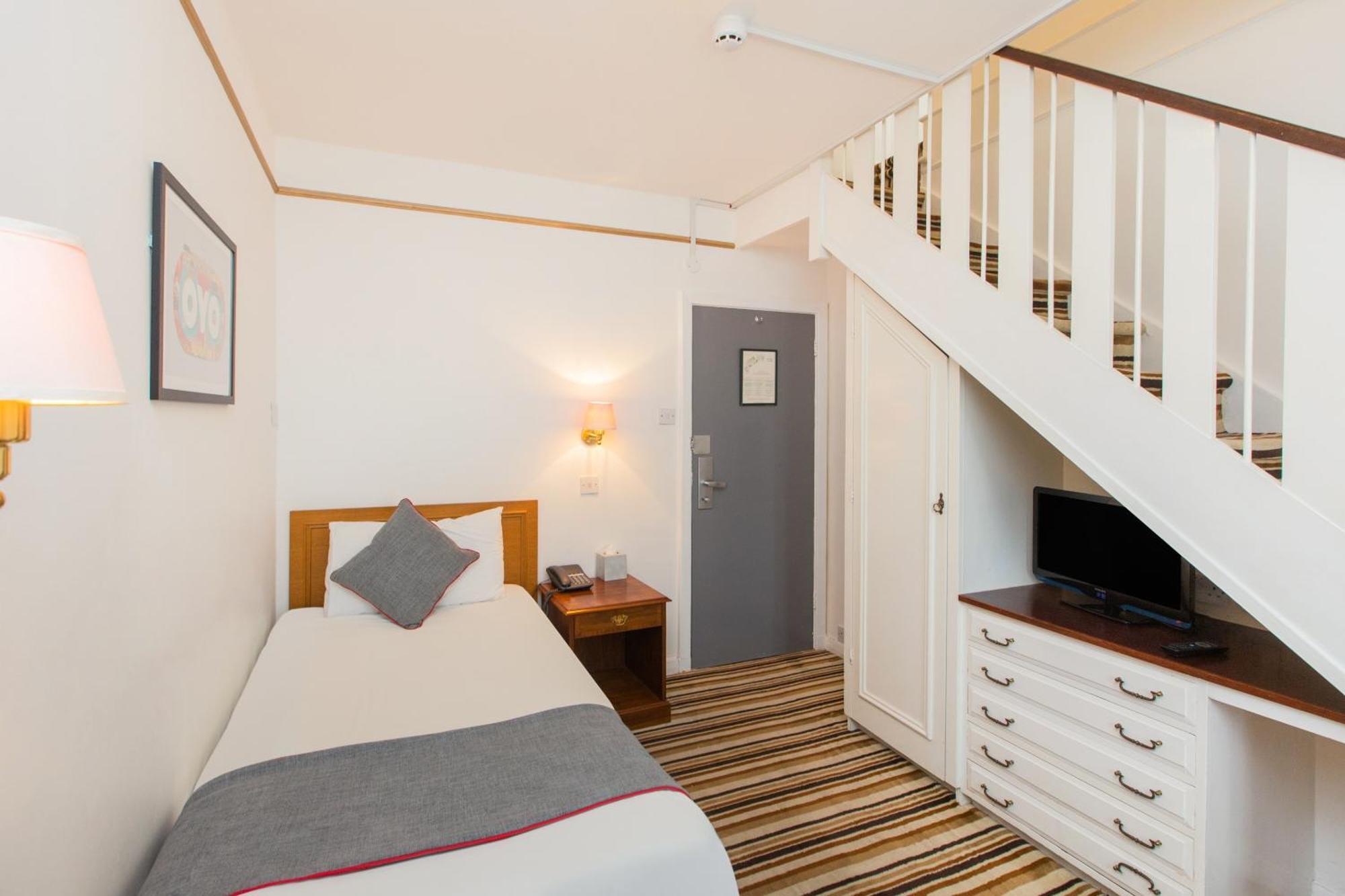 Oyo Stade Court Hotel Hythe  Exterior foto
