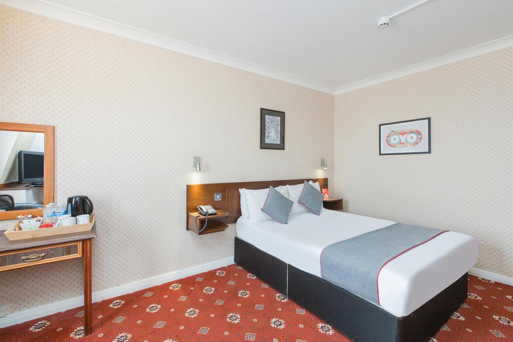 Oyo Stade Court Hotel Hythe  Exterior foto