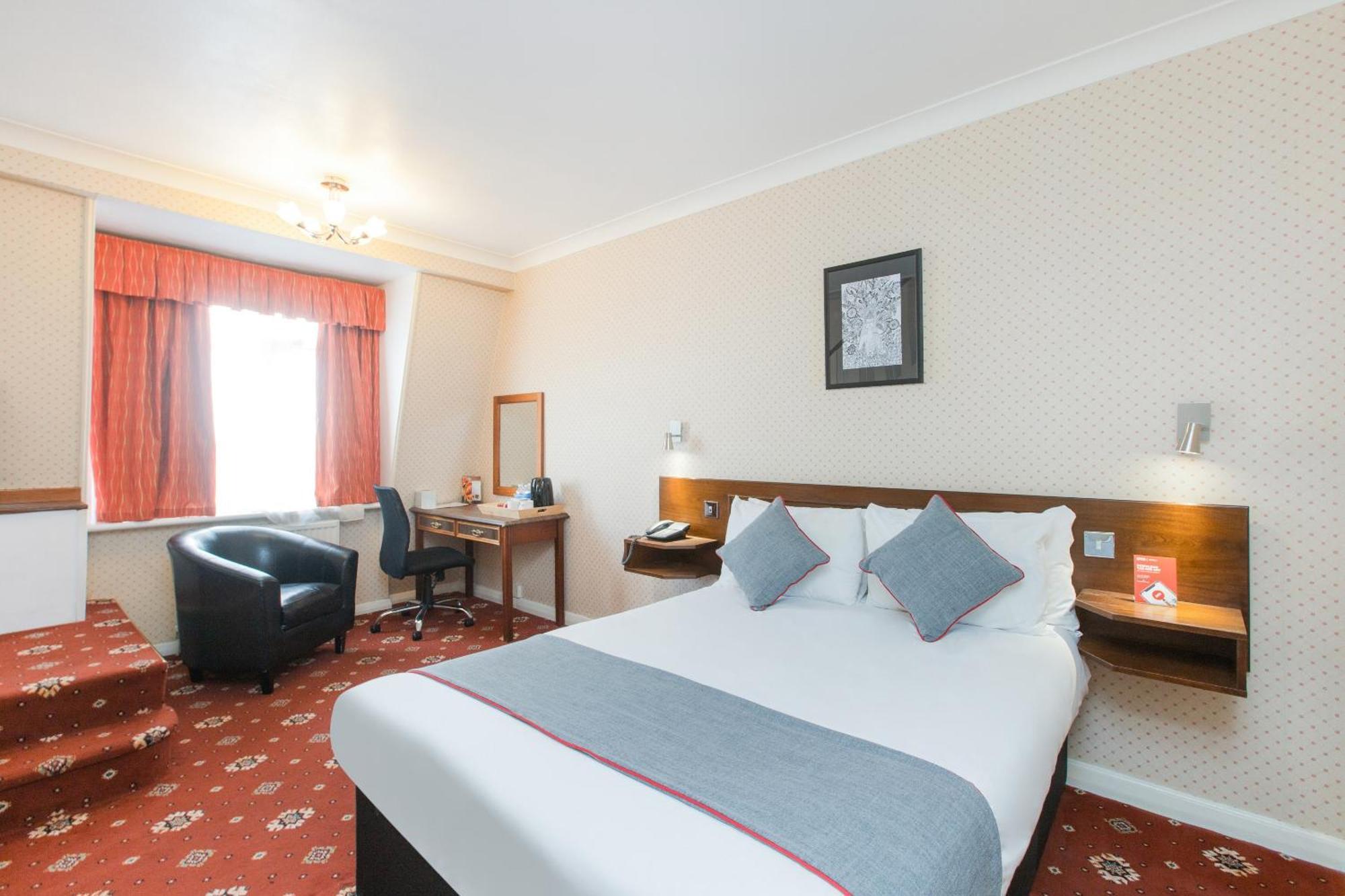 Oyo Stade Court Hotel Hythe  Exterior foto