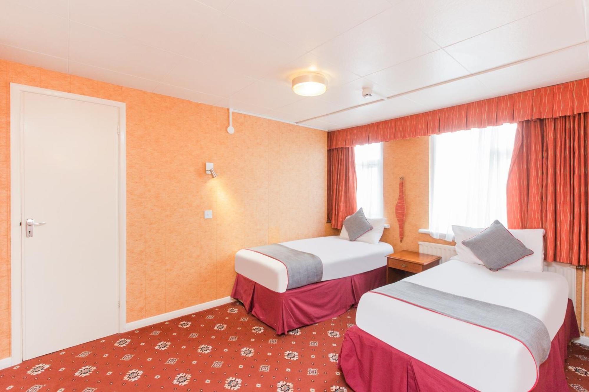Oyo Stade Court Hotel Hythe  Exterior foto