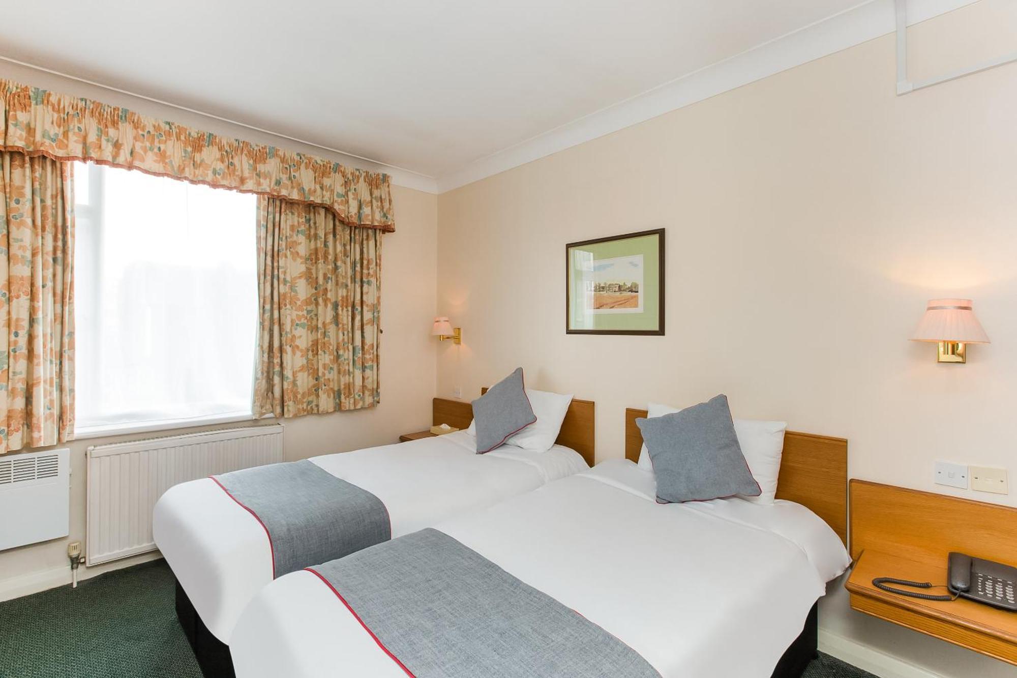Oyo Stade Court Hotel Hythe  Exterior foto